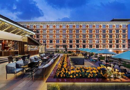 Title: The Ultimate Guide to Finding the Best Business Hotels for Productive Travel in 2025